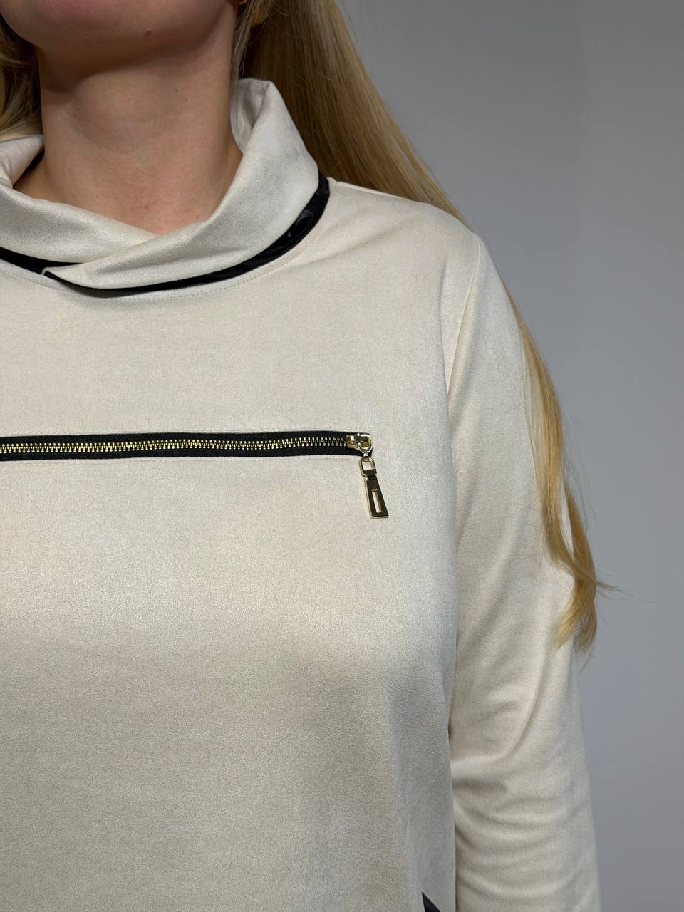 Tunic with high collar and pockets