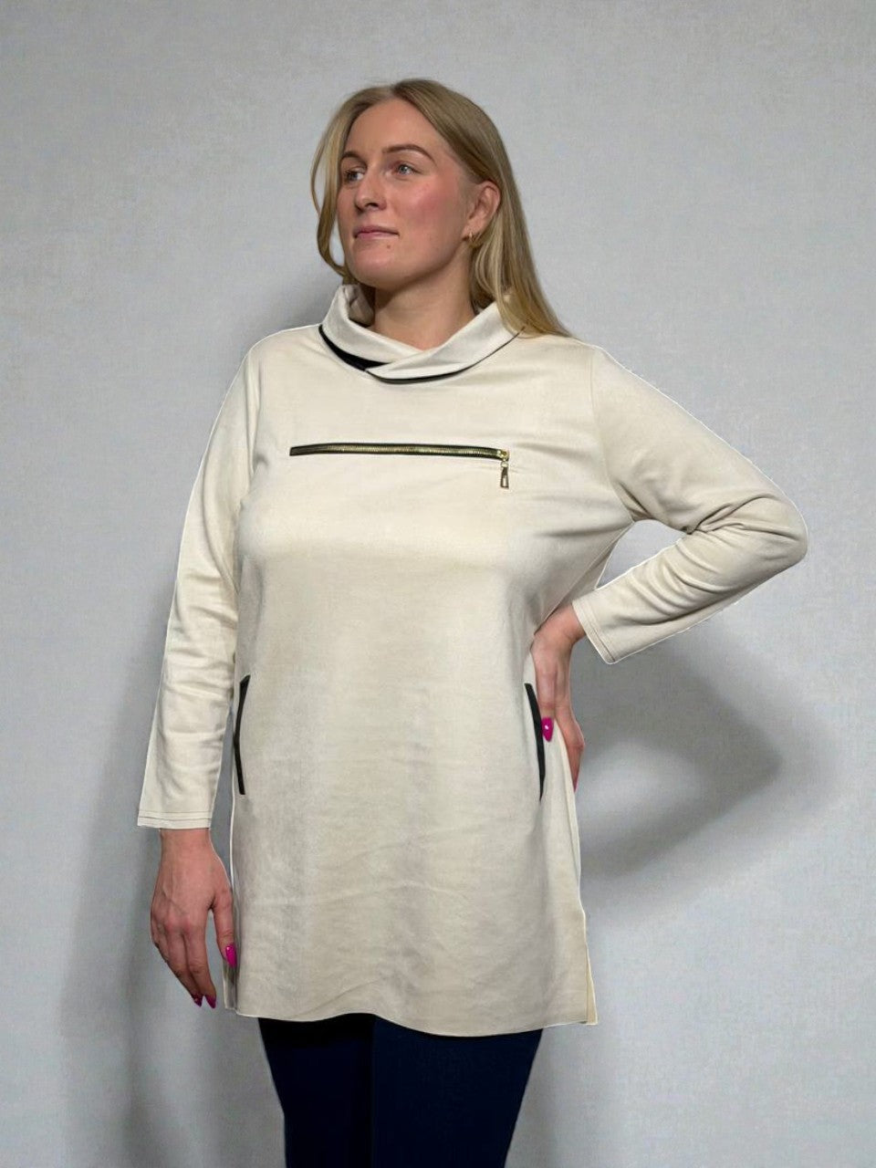 Tunic with high collar and pockets