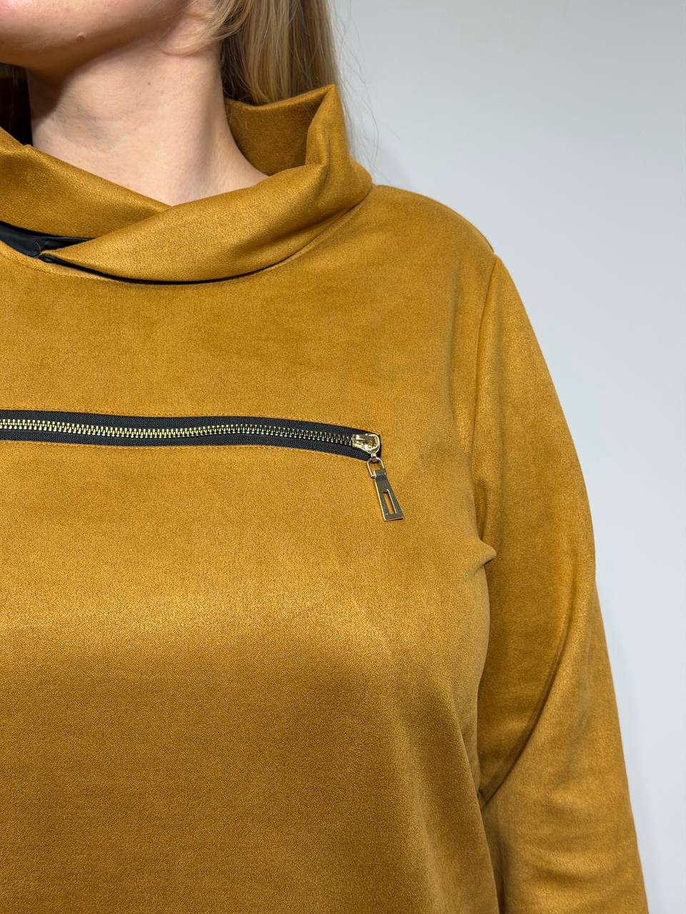 Tunic with high collar and pockets