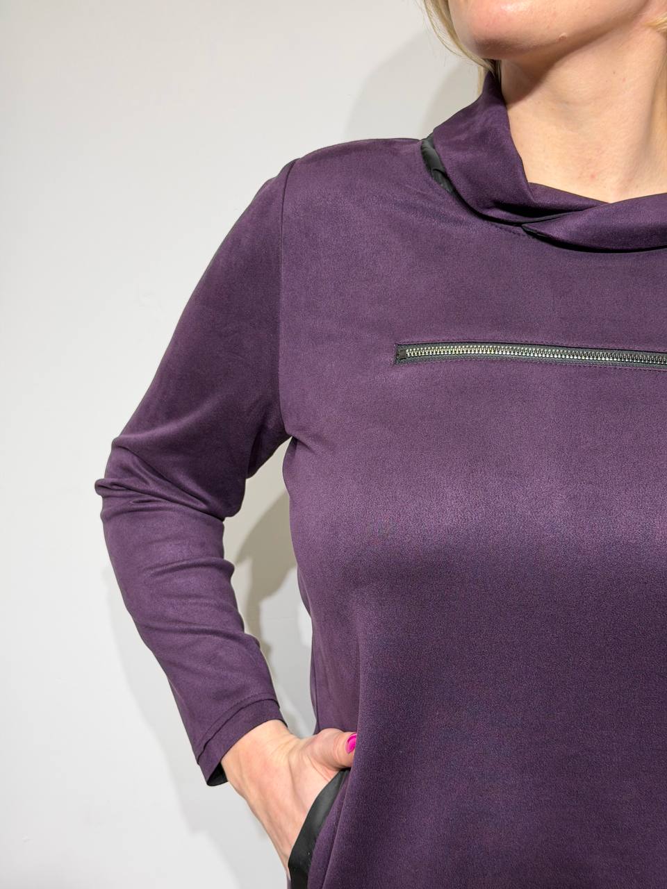 Tunic with high collar and pockets