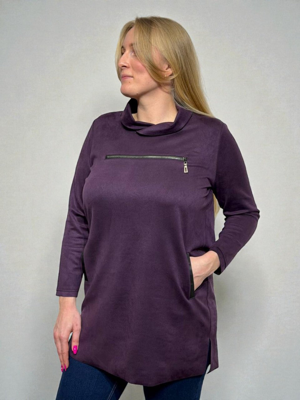 Tunic with high collar and pockets