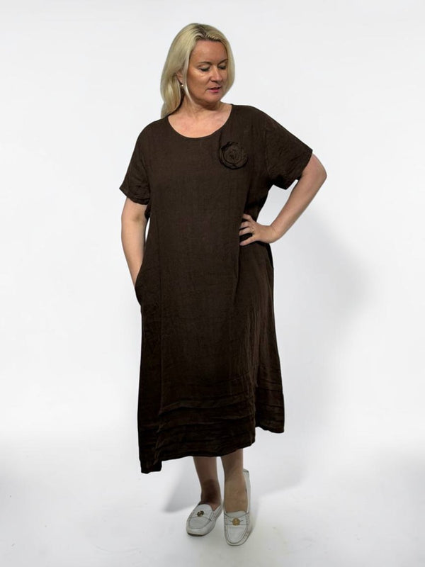 Eleganta lina kleita ar puķi