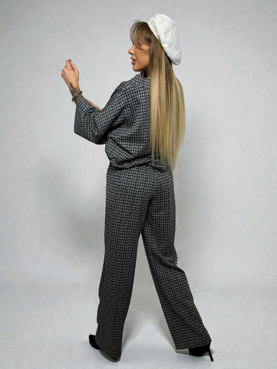 Elegants kostīms dāmām