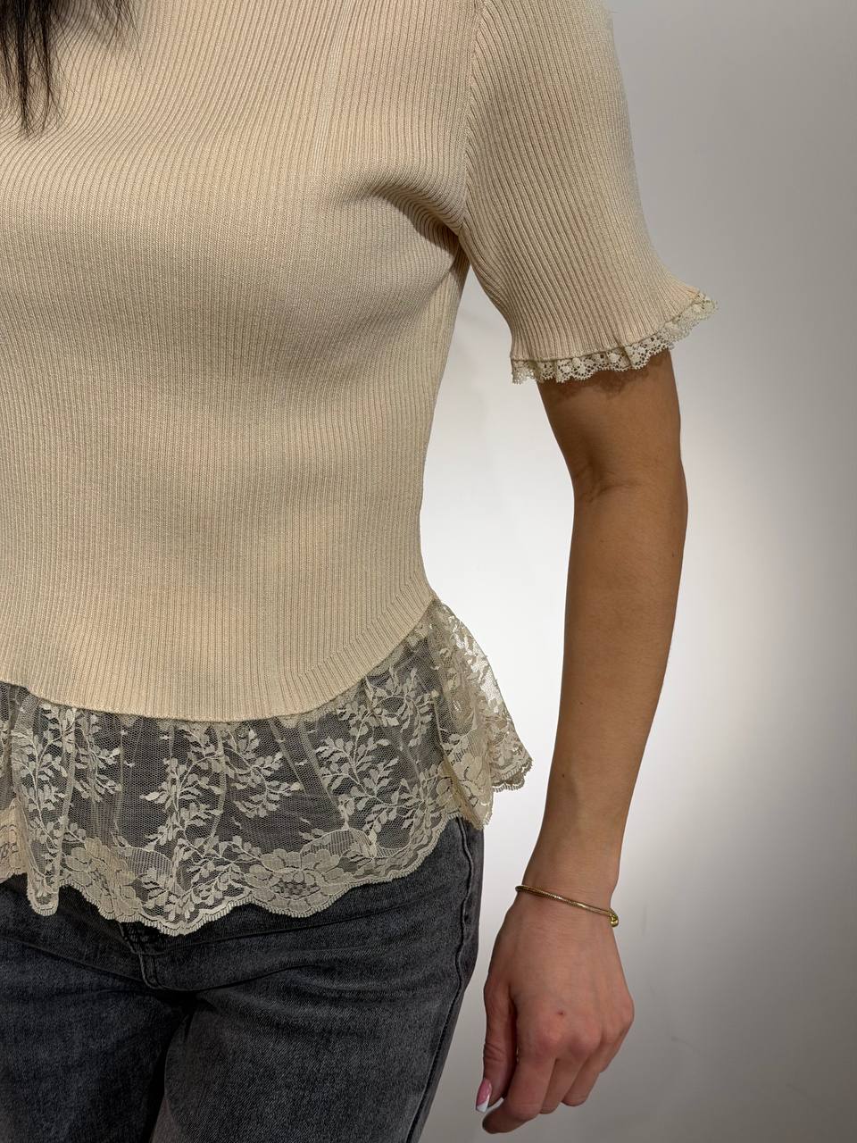 Eleganta sieviešu blūze ar mežģīnēm