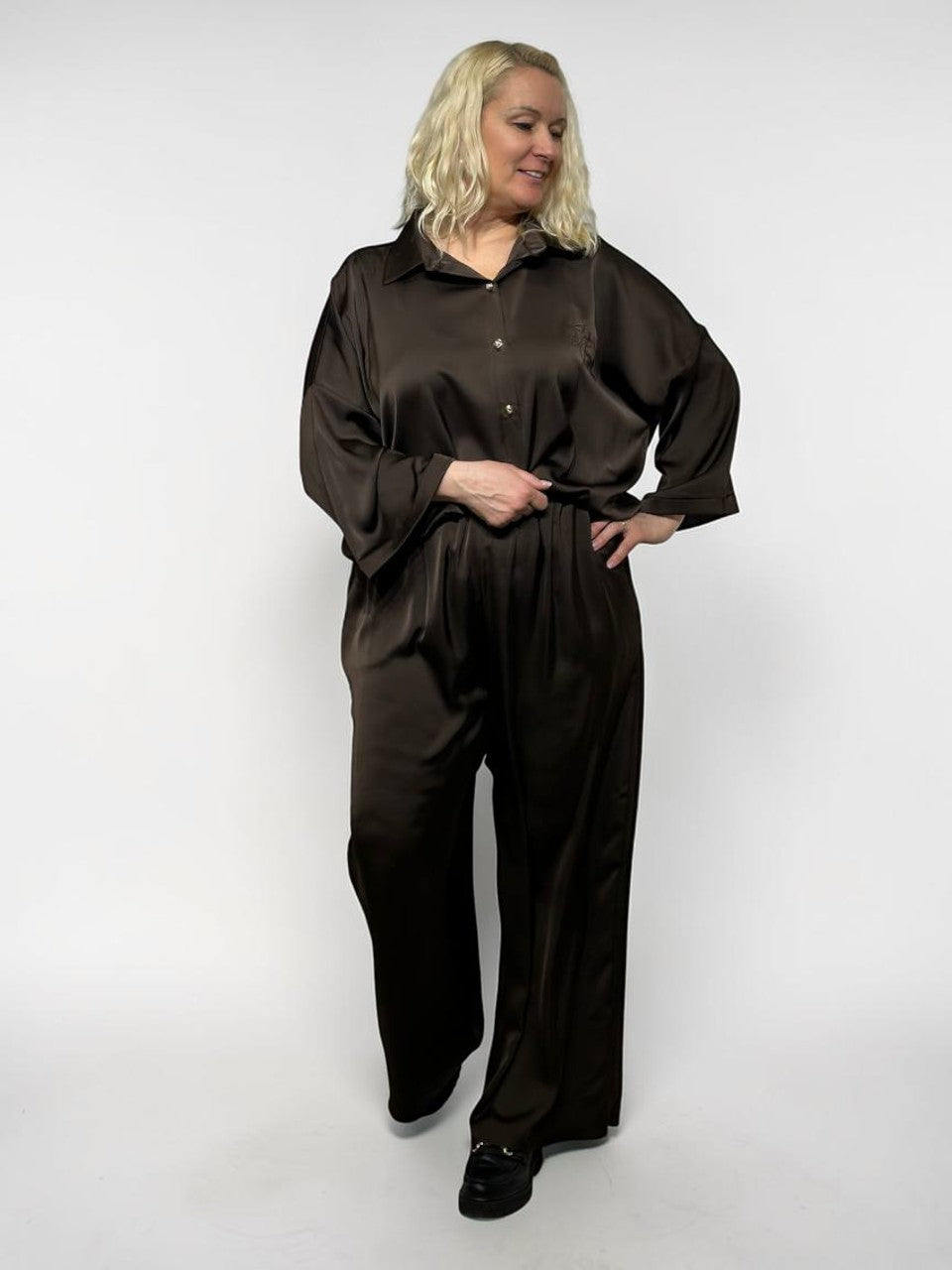 Išskirtinis kostiumas moterims