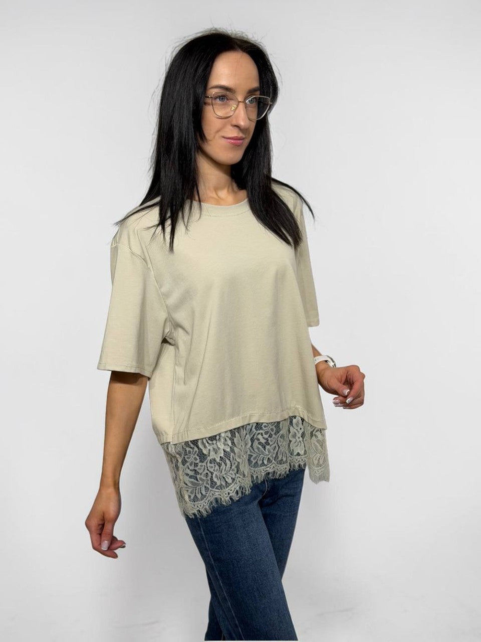 Tops ar mežģīņu apakšmalu