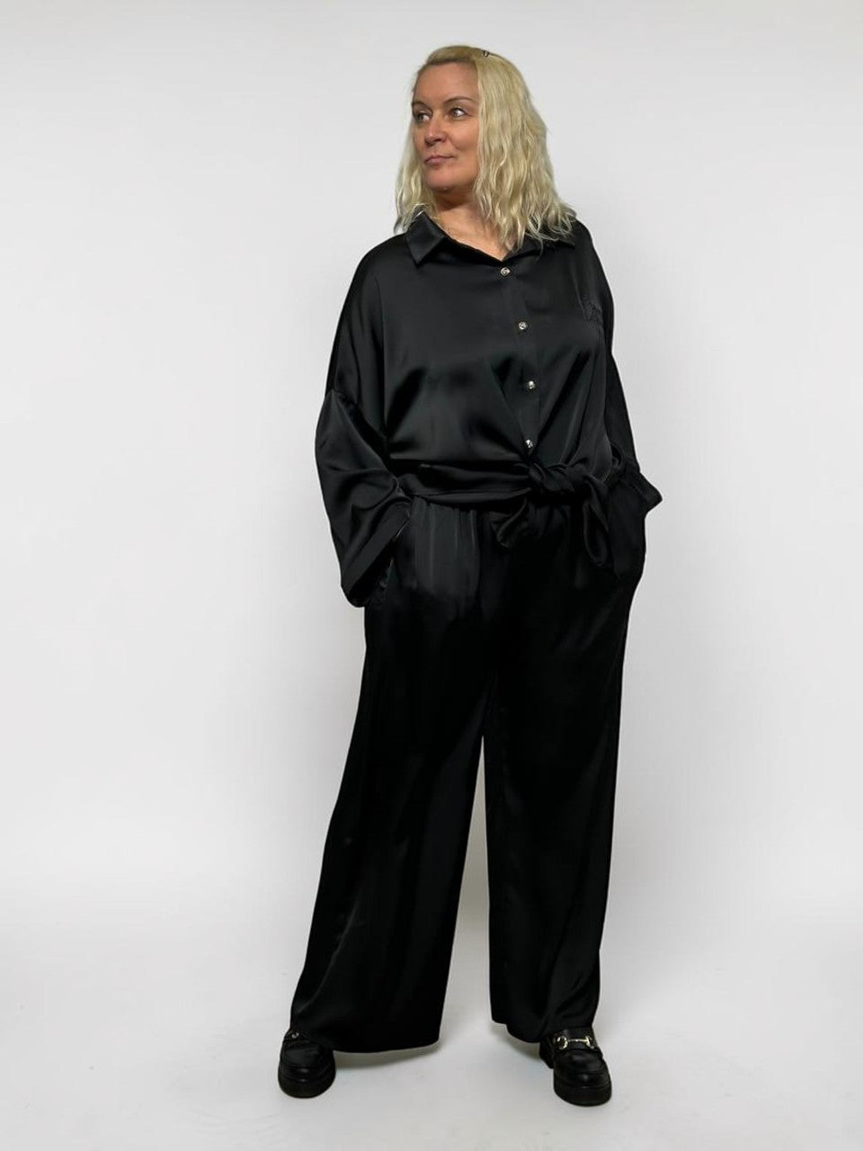 Išskirtinis kostiumas moterims