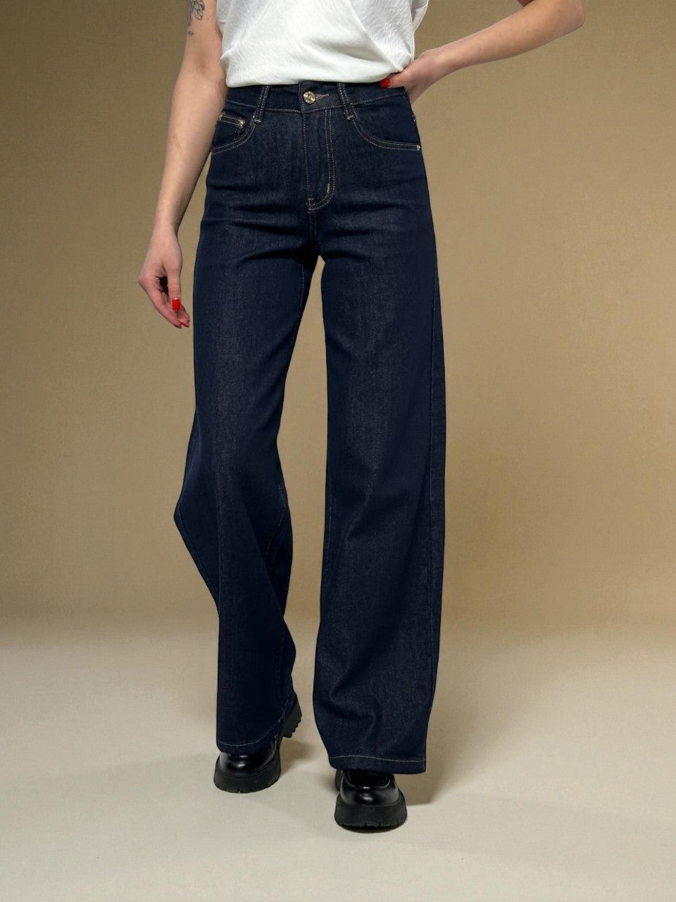 Plati džinsi sievietēm