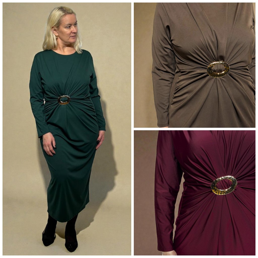 Kleita ar dekoratīvu sprādzi