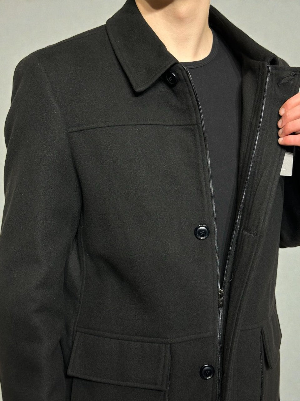 Solīds vilnas mētelis