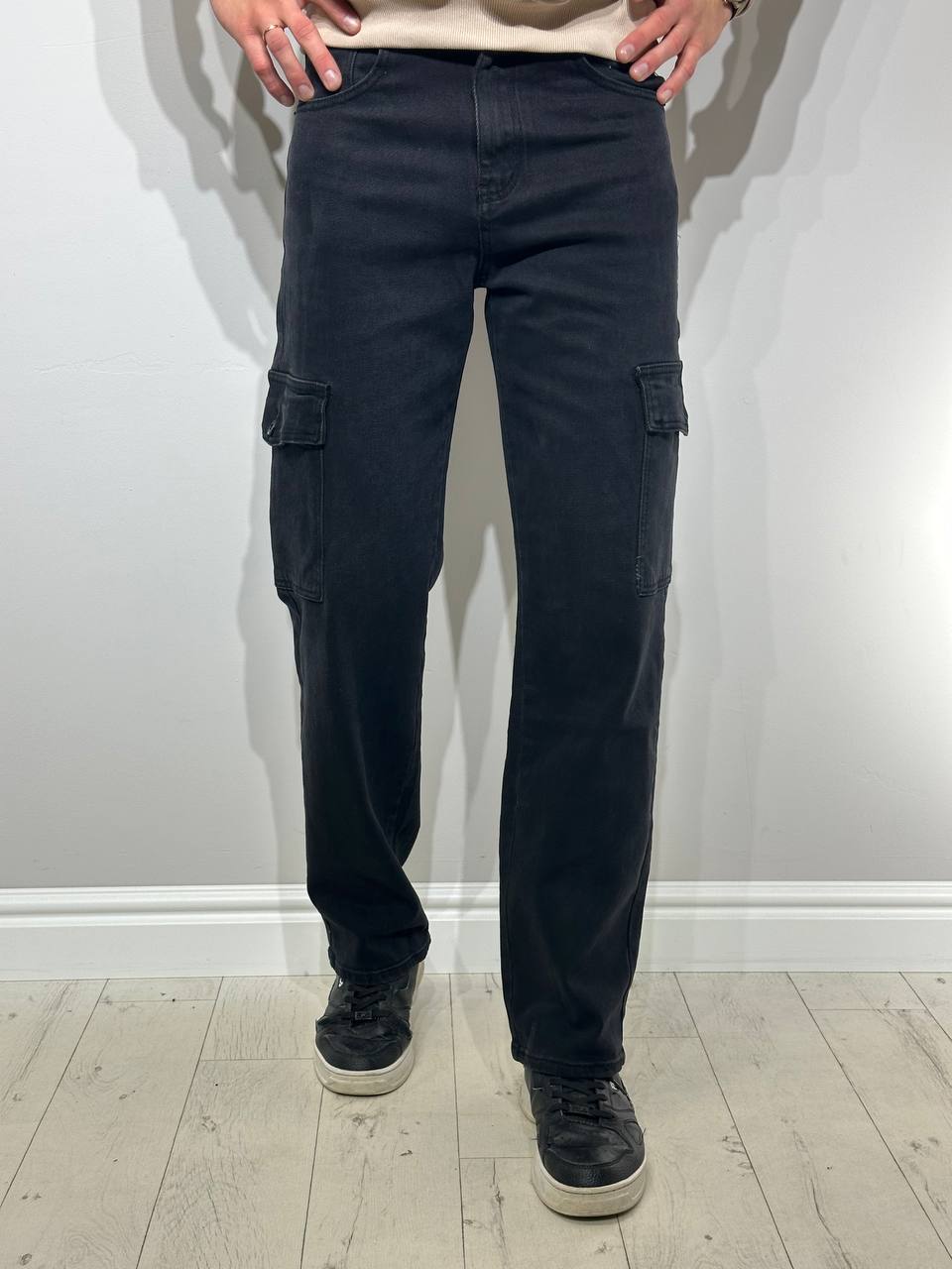 Plataus kojų cargo stiliaus džinsai