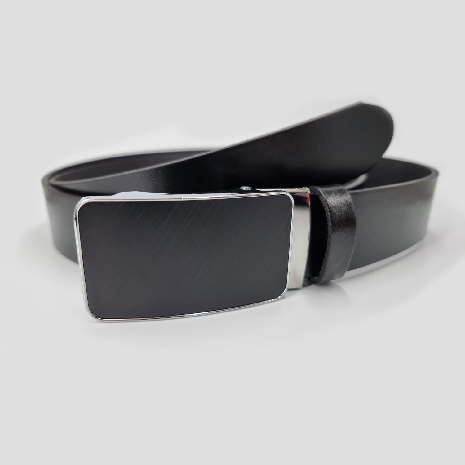 Leather belt XO with silicone closure